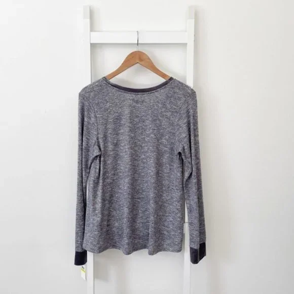 Kensie Soft Stretchy Long Sleeve Embellished Top Size Medium - Picture 7 of 8